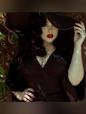 La Femme en Noir Bauhaus Top Black Plunge V Made in USA Size Large NWT